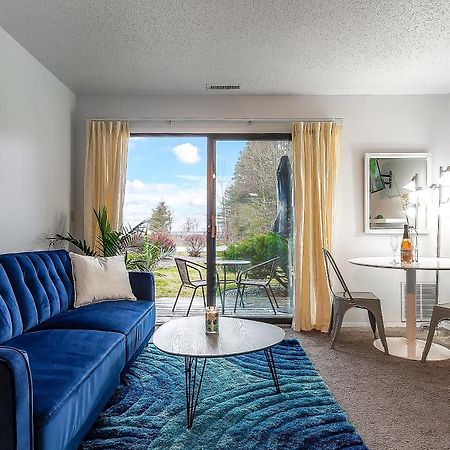 Beautiful Lake View Studio Condo At The Shores Traverse City Esterno foto