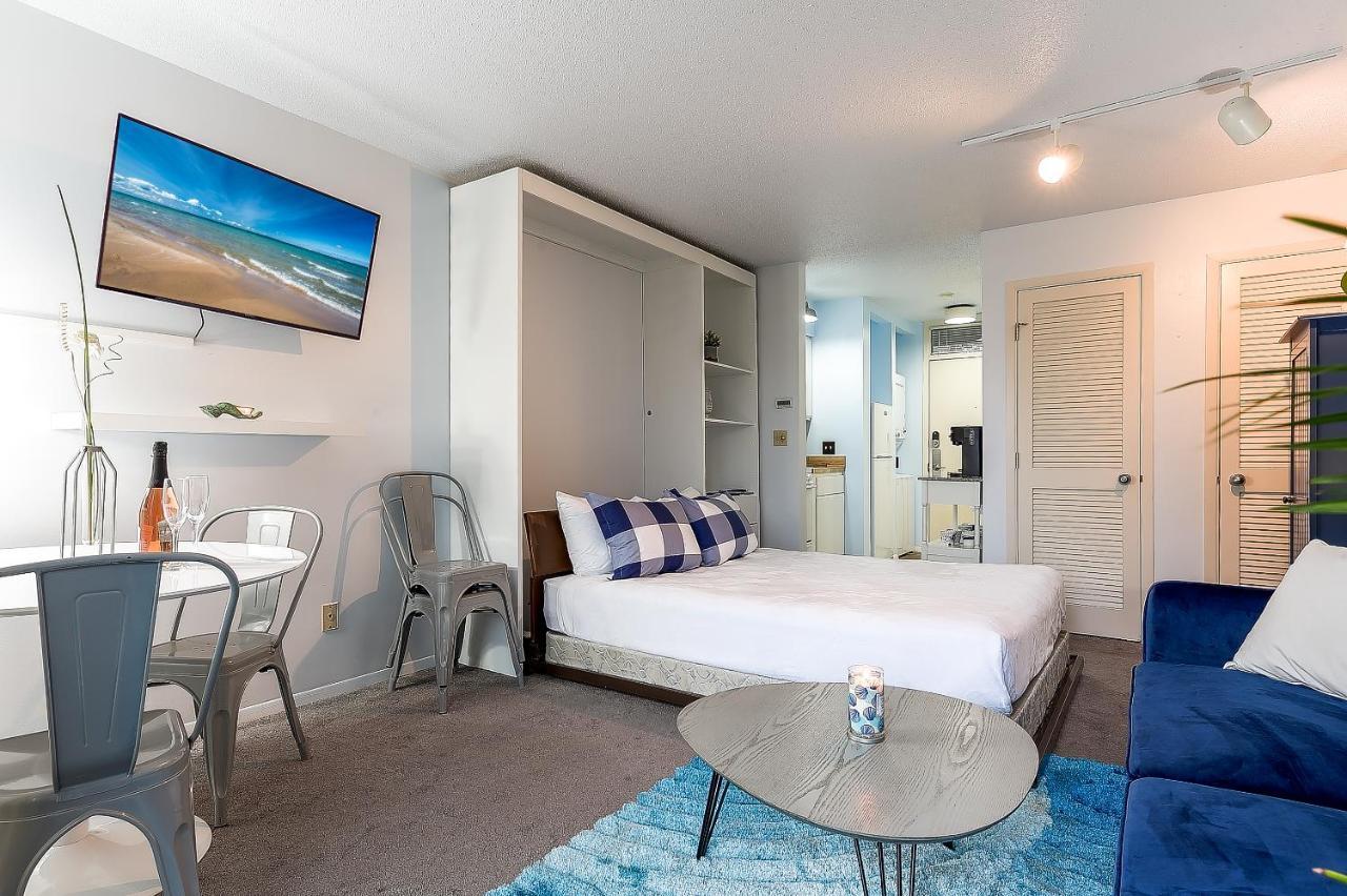 Beautiful Lake View Studio Condo At The Shores Traverse City Esterno foto