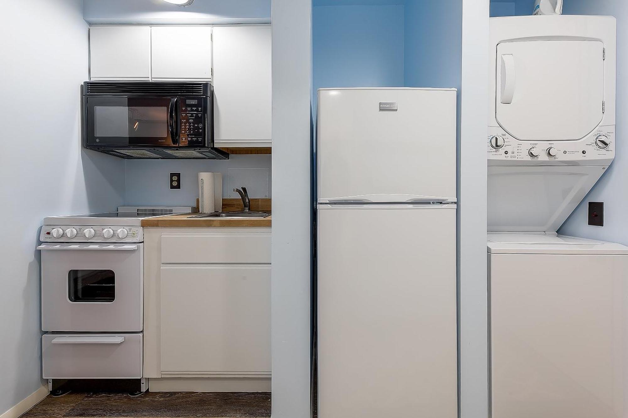 Beautiful Lake View Studio Condo At The Shores Traverse City Esterno foto